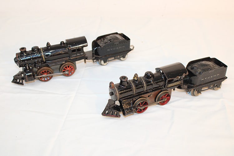2 Early 1900's Ives Cast Iron Engines & Tenders #17, #19 (1 of 7)