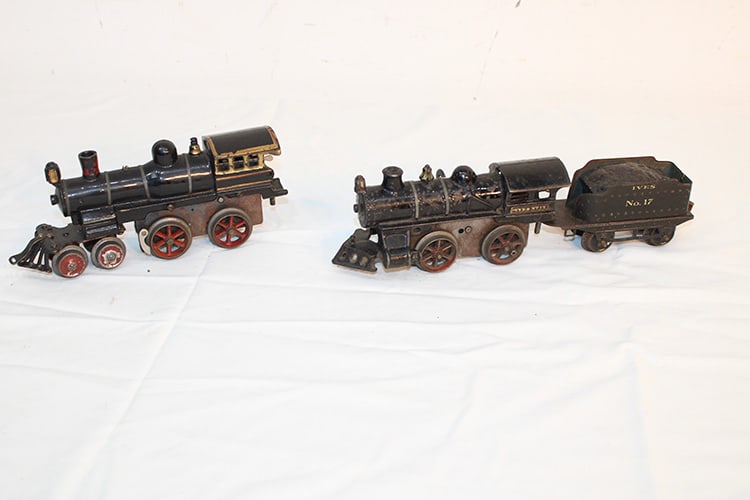 2 Cast Iron Ives Train Engines, 1 with tender #17: 2 Cast Iron Ives Train Engines, 1 with tender #17. Both working, one has key, has wear. Agawam Ma estate. Largest is approximately 12".
