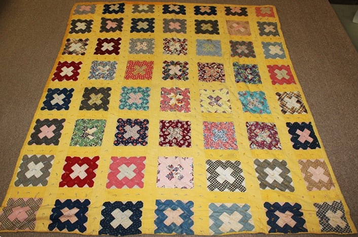 Antique Handmade Quilt "Chimney Sweep" Style Pattern (1 of 4)