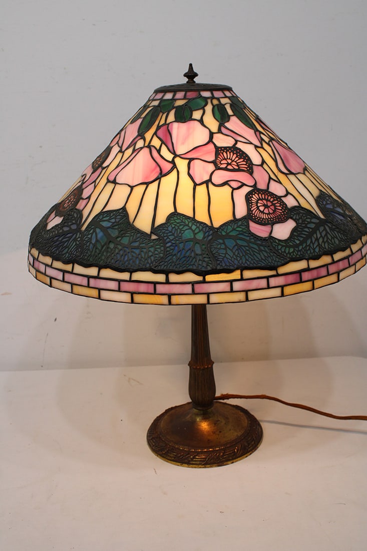 Real Nice Tiffany Style Leaded Lamp with a 20" Shade (1 of 5)