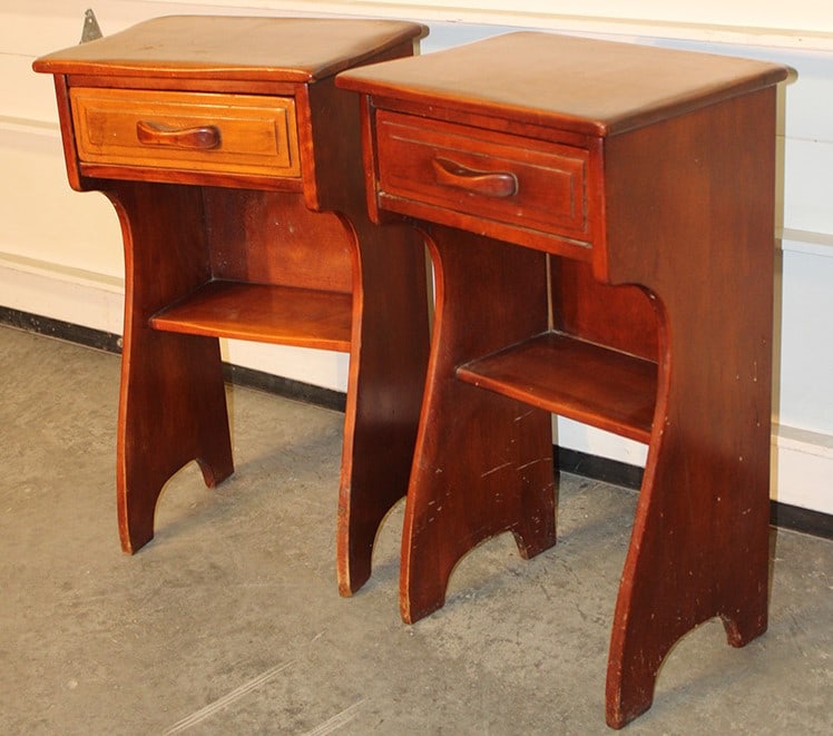 Pair of Cushman Colonial Creations Molly Stark Night Stands: Pair of Cushman Colonial Creations Molly Stark Night Stands. Nice pair, signed, with light wear consistent with age. North Adams estate. 16" wide, 28" tall, 12" deep.