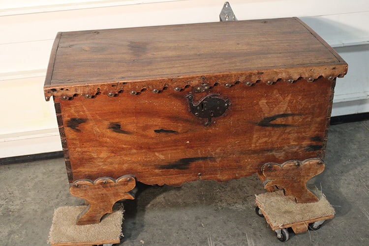 Small Early Teak Lift Top Blanket Box with Turnkey - Escutcheon (1 of 7)