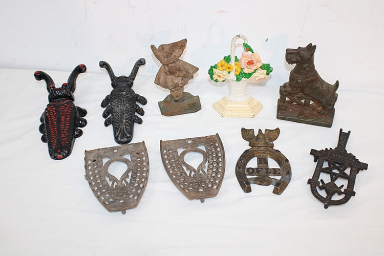 Group of Vintage Door Stops, Trivets, 2 Beetle Boot Jacks (1 of 4)