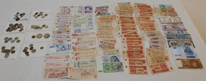 Large Group of Estate Fresh Foreign Money (1 of 6)