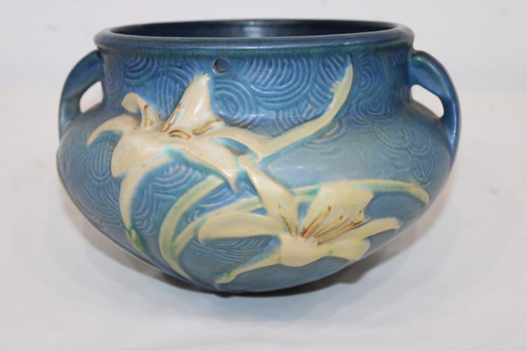 Nice Blue Zephyr Lily Roseville Pottery Hanging Planter (1 of 4)