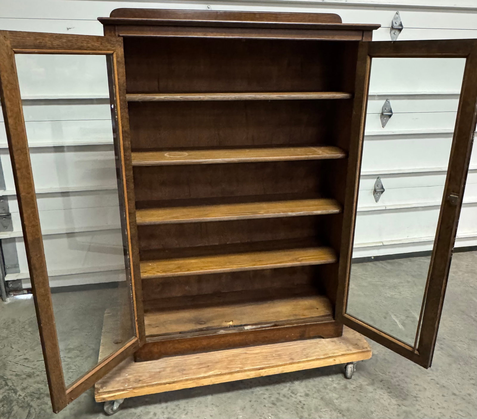 Oak Larkin two door bookcase - 3