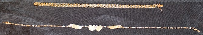 (2) 14K Gold Heart Bracelets 5.1 Dwt: (2) 14k gold heart bracelets 5.1 dwt. (1) 7" long, (1) 10" long. Estate fresh in nice condition.