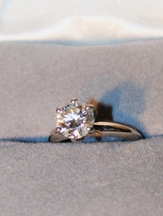 Super Nice 1.34 Carat Diamond Ring In A Platinum Setting Replacement Cast $13,000: Super nice 1.34 carat diamond ring in a platinum setting replacement cast $13,000 in September of 2000. Came with appraisal. Vermont estate. Appr. 4 3/4.