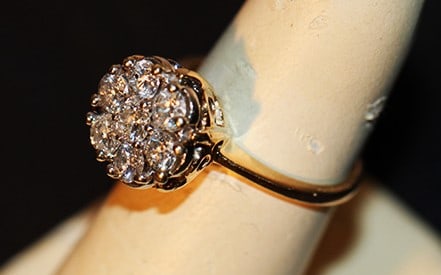 Beautiful 14K Ladies Cluster Diamond Ring: Beautiful 14k ladies cluster diamond ring with 7 good sized diamonds. Very impressive. Estate fresh. 2.6 dwt. Appr. size 5.