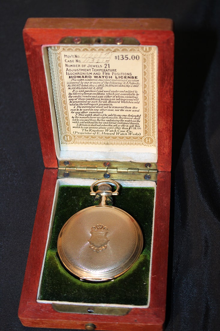One Of The Nicest 14K Gold Howard Pocket Watch 47 Dwt: One of the nicest 14k gold Howard pocket watch 47 dwt. Has the original Howard case, beautiful porcelain face. No crystal, no monograms, 21 jewels. From a Saratoga estate. Top to bottom 2.5".