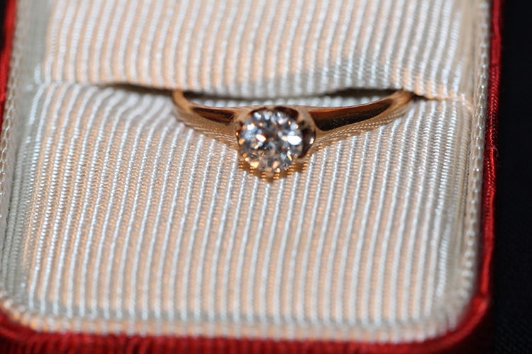 14K Gold Engagement Ring 1.2 Dwt: 14k gold engagement ring 1.2 dwt. Good looking ring from Saratoga estate. Appr. size 6.5".