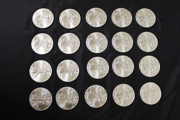 20 Uncirculated Silver American Eagle (2014): 20 uncirculated silver American Eagle (2014). 20 oz of fine silver, each coin is untouched in a US Treasury tube (from Am. Gold Exchange). Williamstown estate.