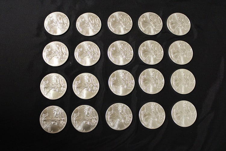 20 Uncirculated Silver American Eagle (2014): 20 uncirculated silver American Eagle (2014). 20 oz of fine silver, each coin is untouched in a US Treasury tube (from Am. Gold Exchange). Williamstown estate.