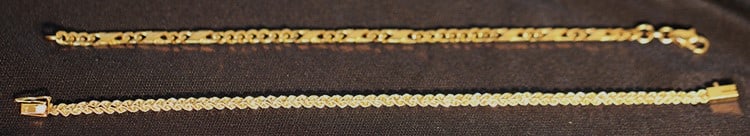 (2) 18K Gold Bracelets In Nice Condition. 7.8 Dwt (1 of 3)