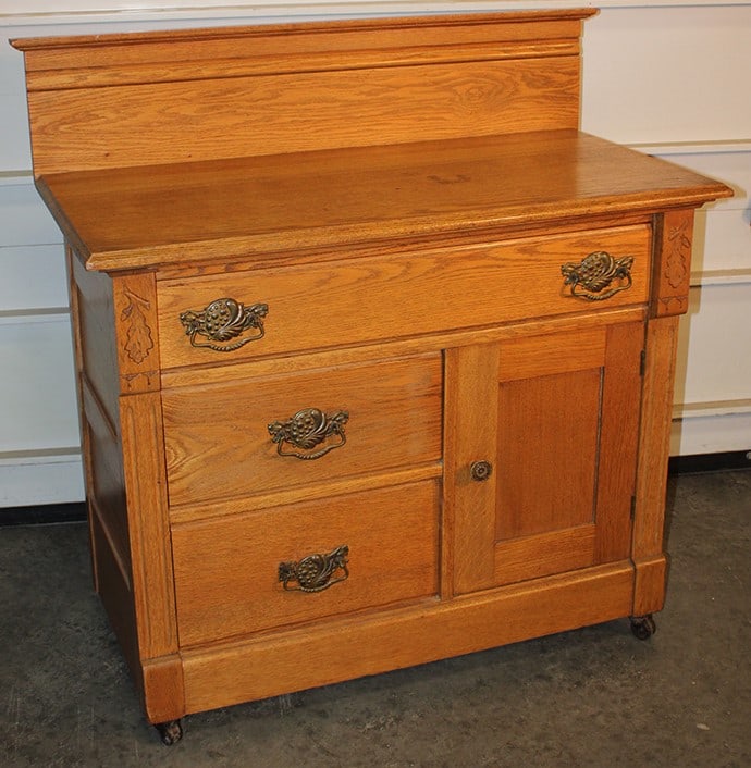 Very Clean Oversized Oak Commode: Very Clean Oversized Oak Commode. Acorn carved posts with a tall backsplash. Completely redone. Pittsfield estate. 36" wide X 38" tall X 18" deep.