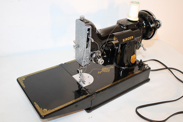 Clean Singer Featherweight Sewing Machine - 2