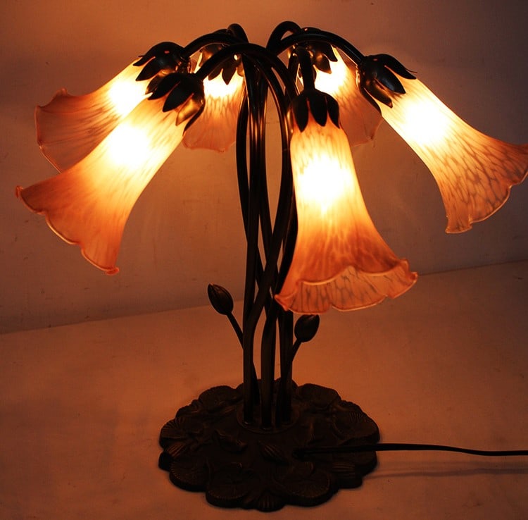 High Quality Pond Lily Table Lamp: High Quality Pond Lily Table Lamp. Probably Meyda Tiffany, has nice soft pink shades (all good), marked with UL listed sticker, portable lamps. Estate fresh. 17" wide X 16" tall X 17" deep.