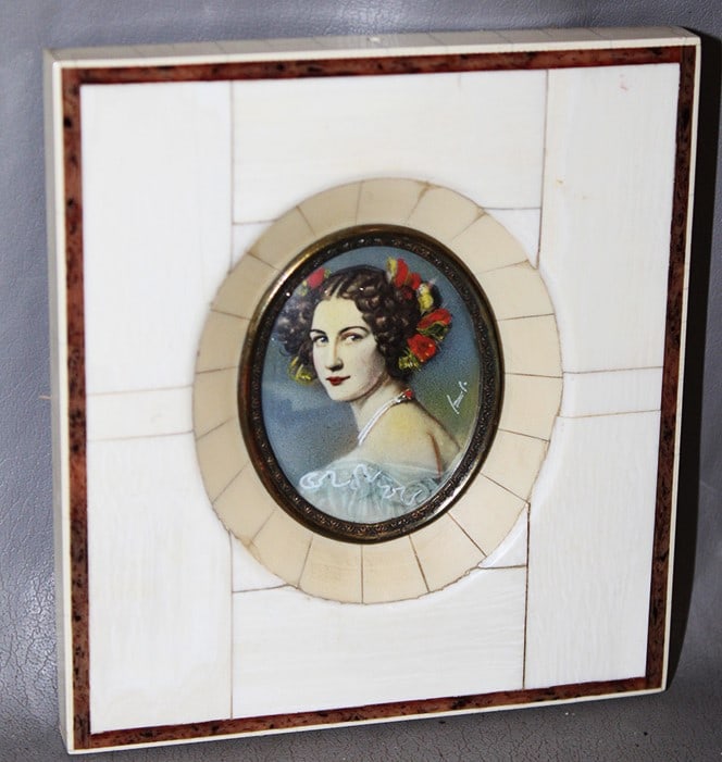 Fine 19th Century Hand Painted Miniature of Auguste Strobl Von Muenchen: Fine 19th Century Hand Painted Miniature of Auguste Strobl Von Muenchen. In the original frame, she lived 1807-1871, daughter of royal chief accountant to King Ludwig of Bavaria. North Adams estate.