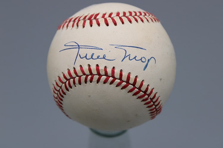 Willie Mayes Signed Baseball: Willie Mayes Signed Baseball.