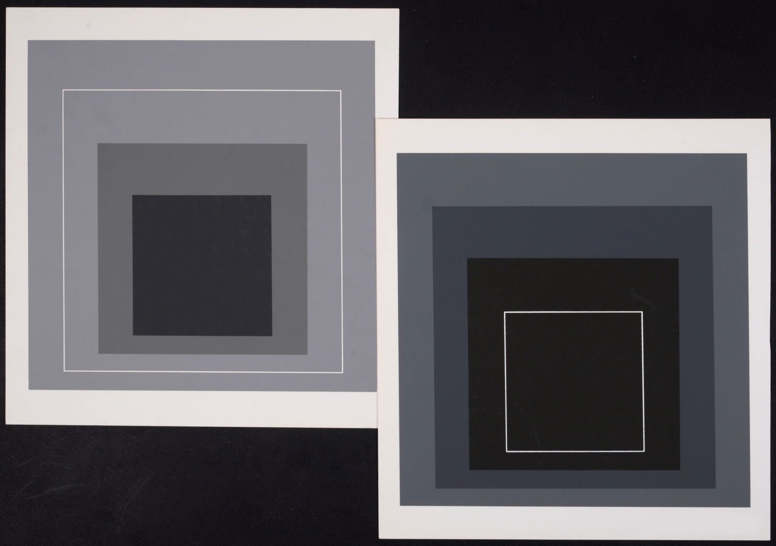 Albers - Homage To the Square (B) & (C), 1971 - Set of 2 silkscreens: Josef Albers (1888-1976)Homage To the Square (B) & (C), 1971Set of 2 silkscreens on wove paper.Printed on both sides.Dimensions:+ Size of the sheets: 26,8 x 25 cm / 10,5 x 9,8 in.+ Size of the images: