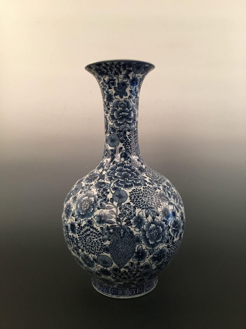 Chinese Blue& White Flowers Vase (1 of 8)