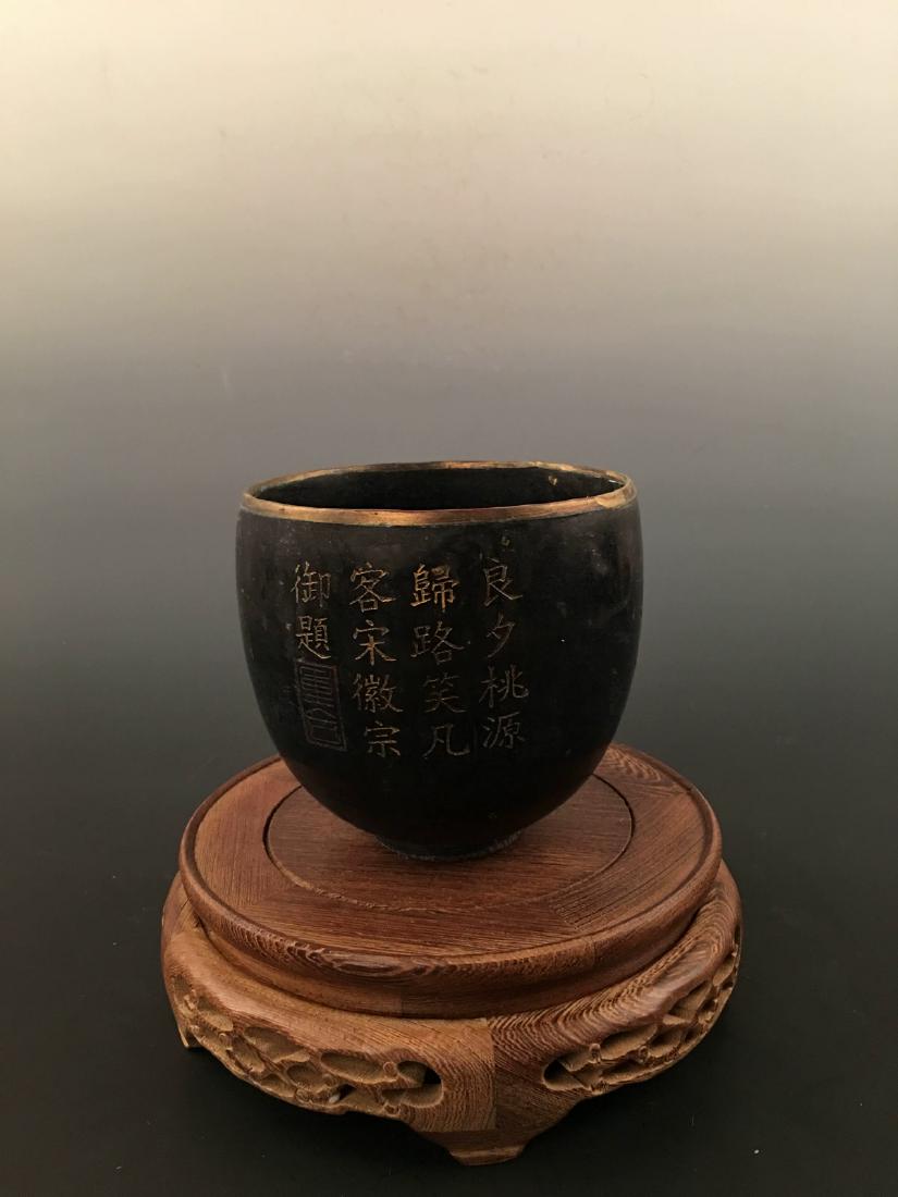 Chinese Black Glazed Gilt Cup With Hui-Zong's Mark: Chinese Ji Zhou Porcelain Figure 4-5/8'' H; 4'' W; 7'' L; 919 g Shipping: We are able to pack and ship this item to an address in the United States for $25.00 via UPS Ground or USPS Priority Mail. Tra