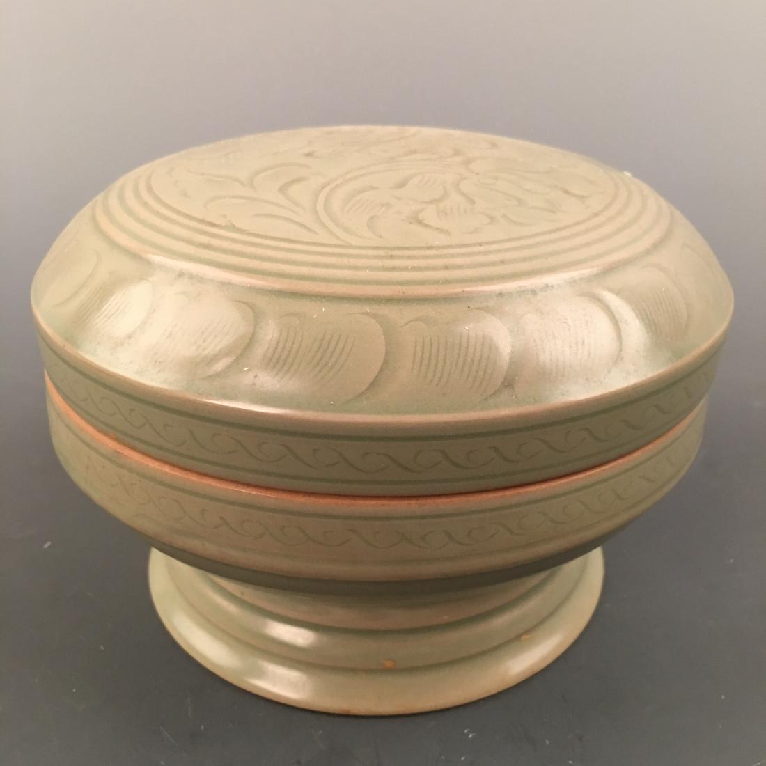 Chinese Yaozhou Ware Round Box and Cover (1 of 5)