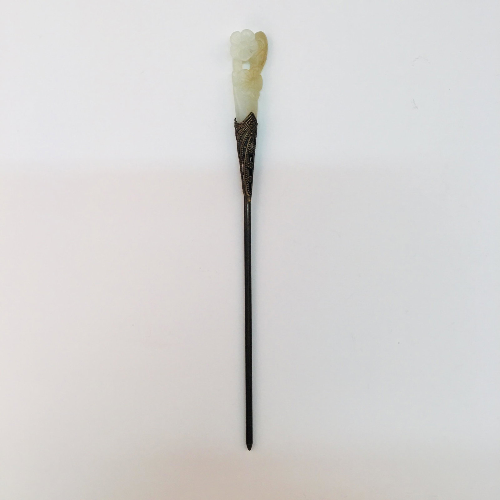 Chinese Floral Jade Hairpin: Chinese Floral Jade Hairpin 7'' H, 1/2'' W; 14 g Shipping: We are able to pack and ship this item to an address in the United States for $20.00 via UPS Ground or USPS Priority Mail. Tracking informati