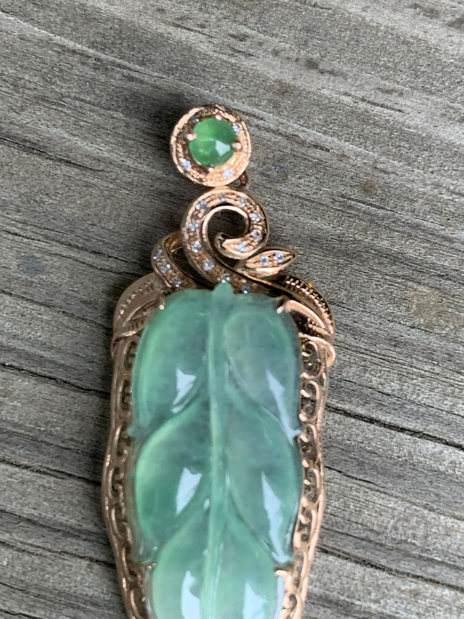 Green 18K Jadeite Leaf Shaped 18K Gold Pendant (1 of 4)