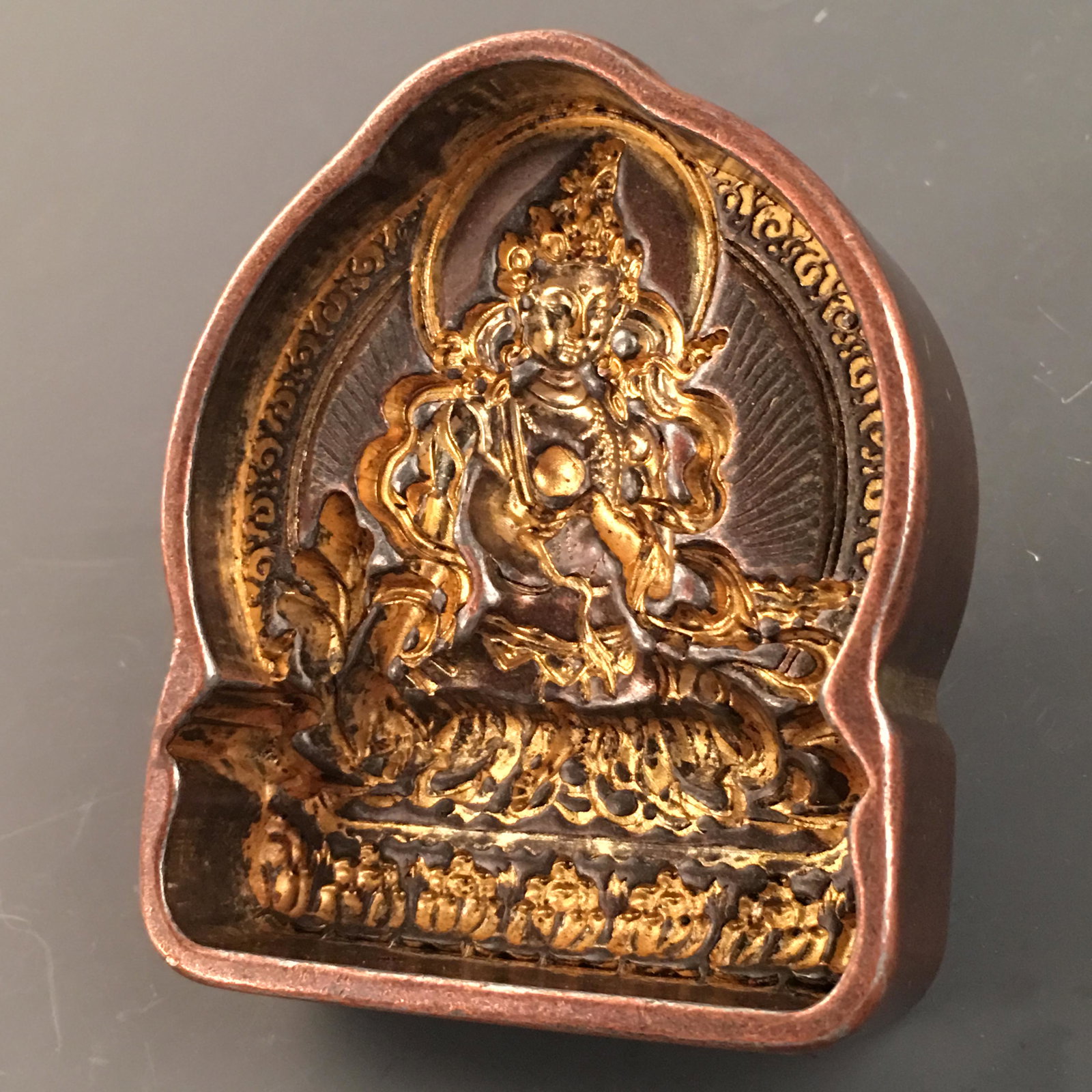 Chinese Buddha Bronze Mould: Chinese Buddha Bronze Mould 3-1/2'' H; 2-3/4'' W; 568 g Shipping: We are able to pack and ship this item to an address in the United States via UPS Ground or USPS Priority Mail, inquiry for quote. Tra