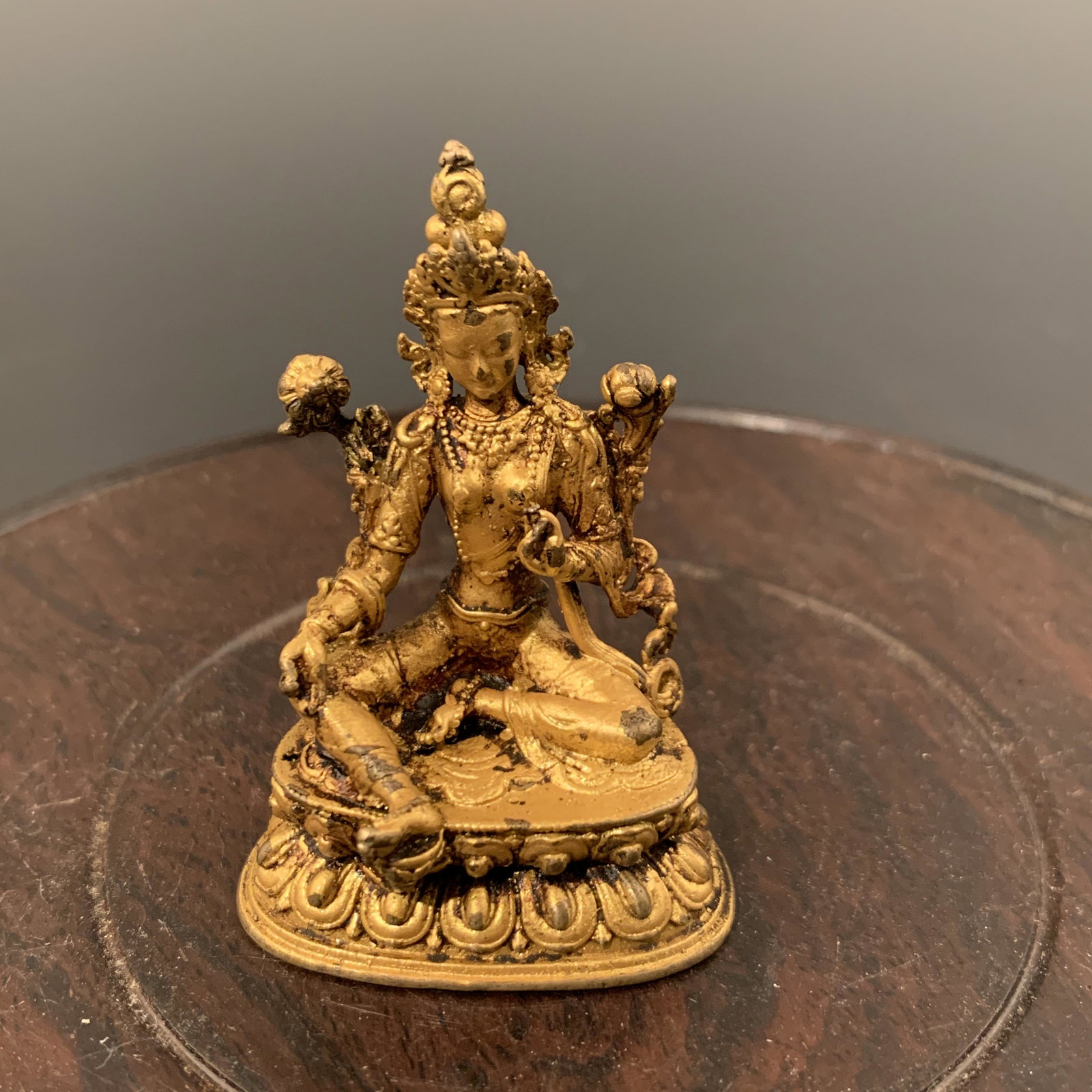 Chinese Gilt Bronze Buddha Figure: Chinese Gilt Bronze Buddha Figure 2'' H 1-3/8'' W 59 g Shipping: We are able to pack and ship this item to an address in the United States via UPS Ground or USPS Priority Mail for $35.00. Tracking inf