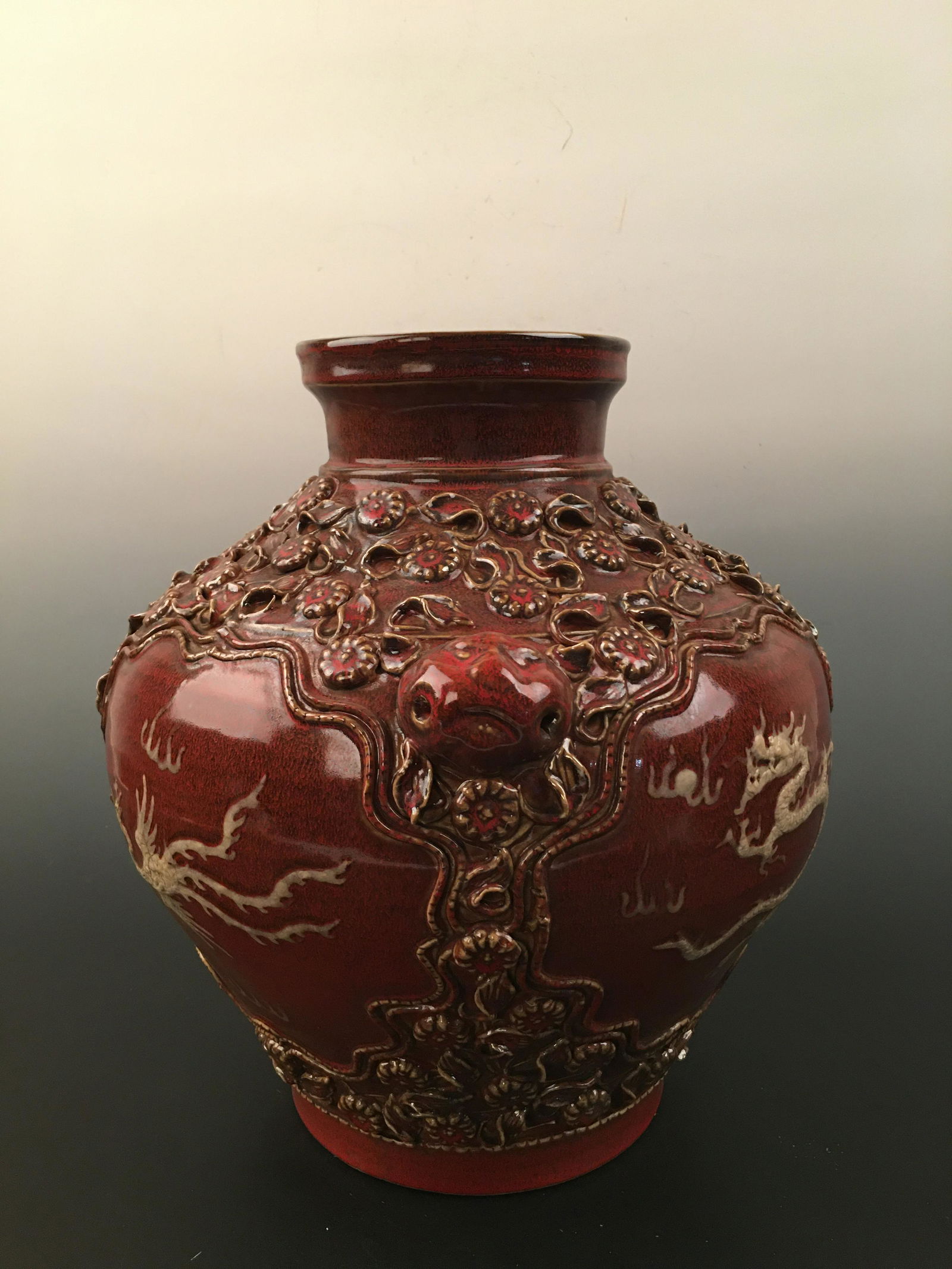 Chinese Ming Red Glazed Jar (1 of 10)