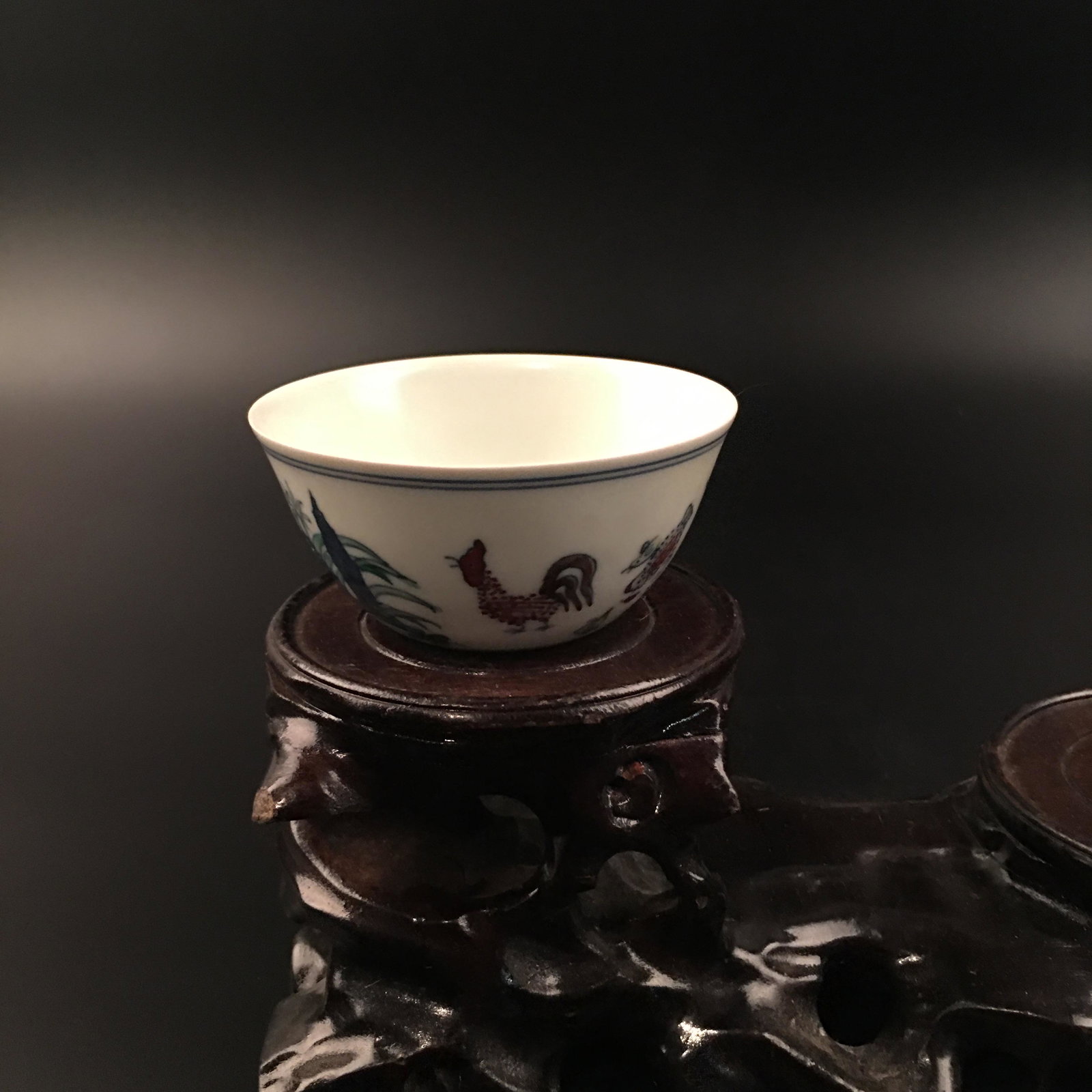 Chinese Dou cai Chicker Cylinder Cup: Chinese Dou cai Chicker Cylinder Cup 1-1/2'' H, 3-1/4'' W; 43 g Shipping: We are able to pack and ship this item to an address in the United States for $20.00 via UPS Ground or USPS Priority Mail. Tra