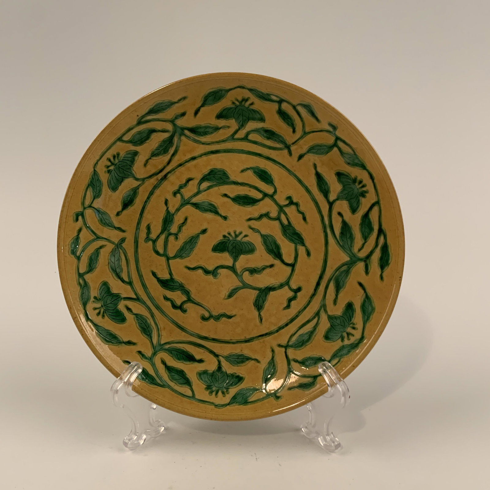 Chinese Qianlong Yellow and Green Dish: Chinese Qianlong Yellow and Green Dish 1'' H, 8-1/2'' W;1 lb Shipping: We are able to pack and ship this item to an address in the United States for $40 via UPS Ground or USPS Priority Mail. Tracking 