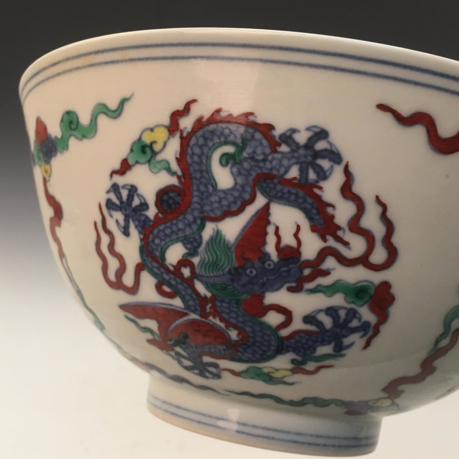Chinese Doucai 'Dragon' Bowl, Chenghua Mark (1 of 7)