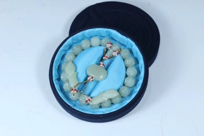 A chinese jade bracelet with 18 beads (1 of 9)
