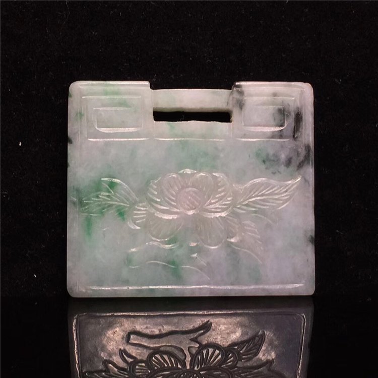 Chinese Qing Dynasty Jade Pendant (1 of 8)