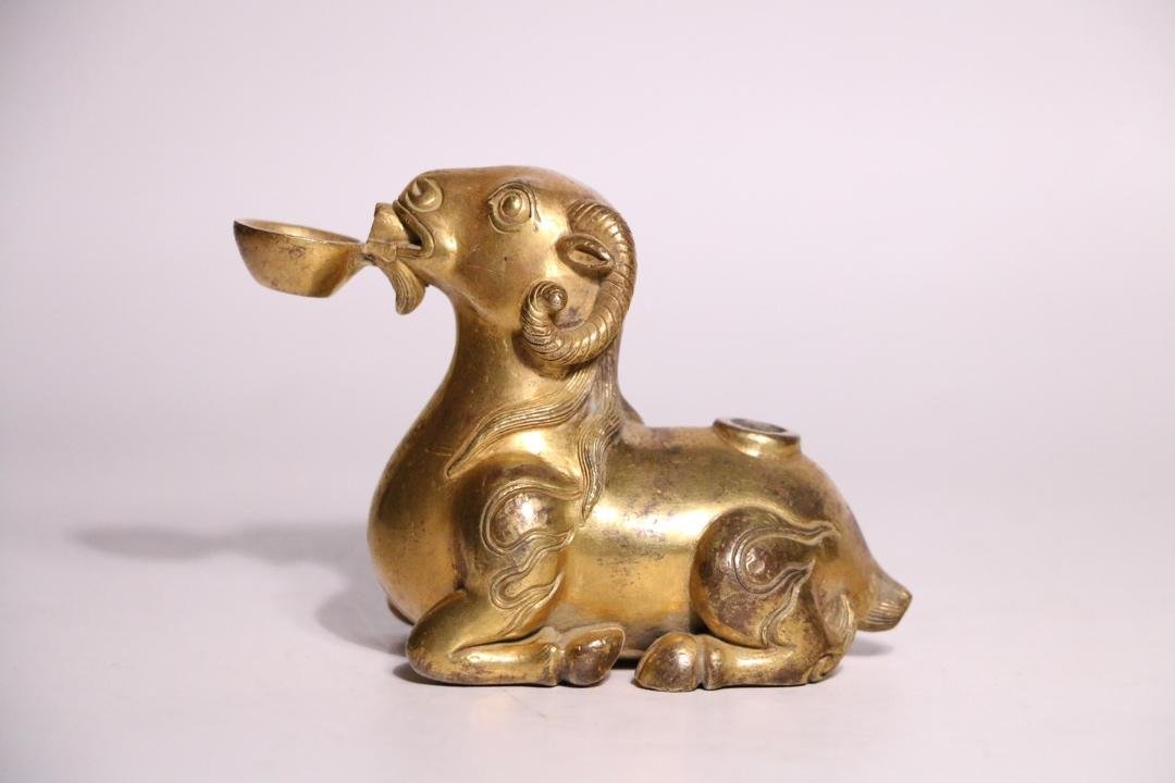 Gilt bronze water dropper. China. 18th century. (1 of 9)