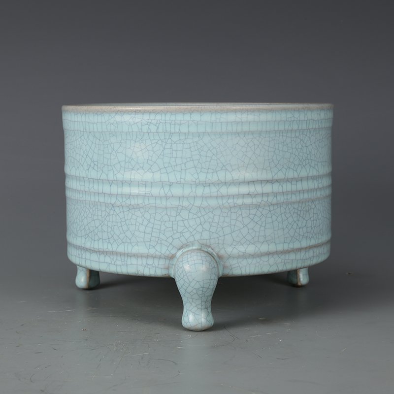 Song dynasty three-legged incense burner (1 of 6)