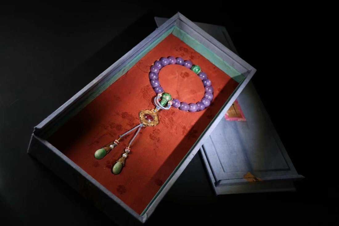 Ruby Bracelet of Qing Dynasty in China (1 of 9)