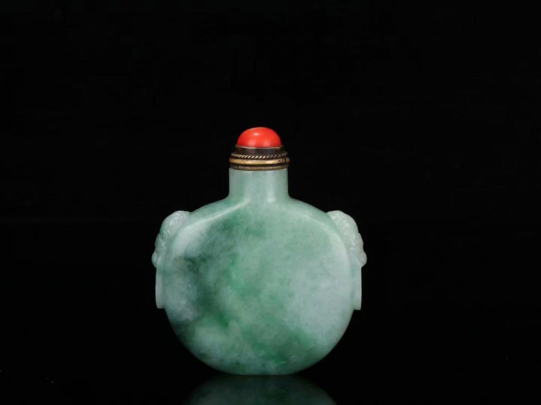 Chinese Qing Dynasty Jade Snuff Bottle (1 of 9)