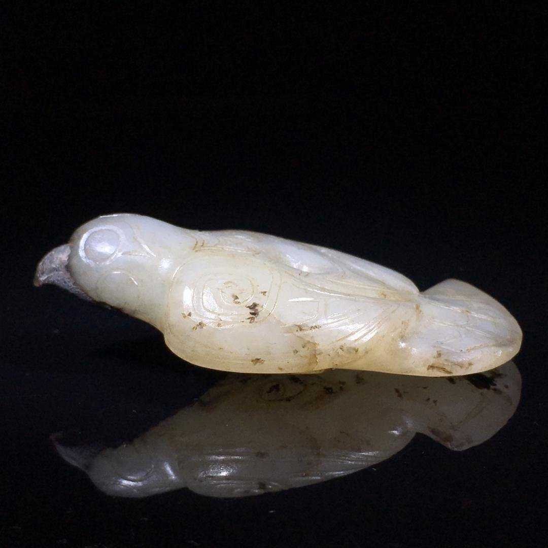 Chinese Zhou Dynasty Hetian jade carving: Size; 6.8（2.6 in）x4(1.5 in)x1.5(0.59 in) cm weight 48 g