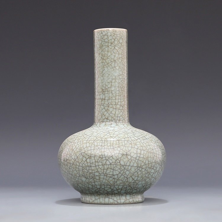 Song Dynasty green glaze porcelain bottle (1 of 8)