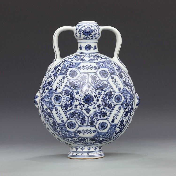 Ming Dynasty blue and white two ears flat bottle (1 of 9)