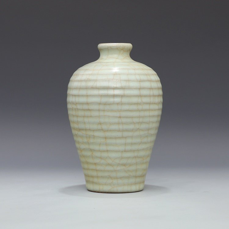 Song dynasty official kiln green glaze plum bottle (1 of 7)