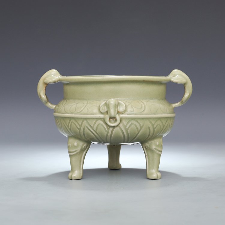 Song Dynasty three-legged two-ear incense burner (1 of 9)