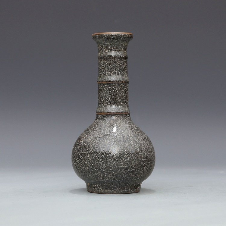 Song Dynasty gray glaze fine-grain bamboo bottle (1 of 7)