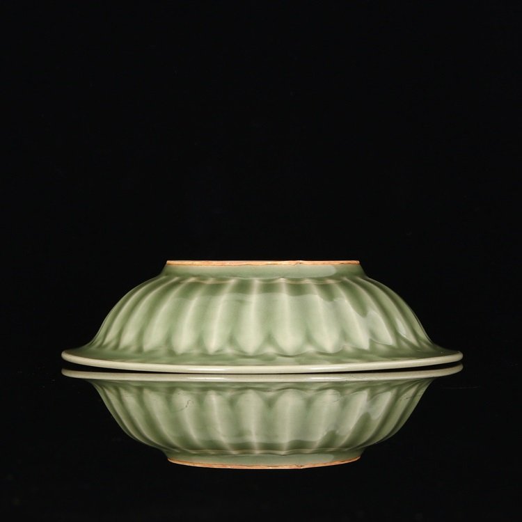 Longquan Celadon plate (1 of 5)