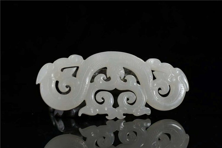 Han Dynasty Hetian jade carving (1 of 9)