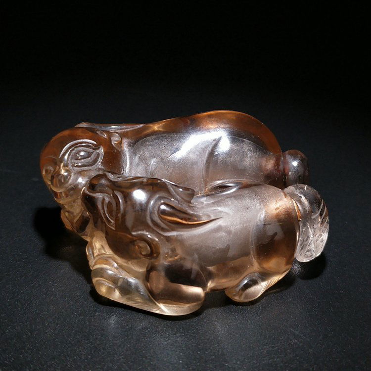 Crystal beast carving snuff bottle (1 of 10)